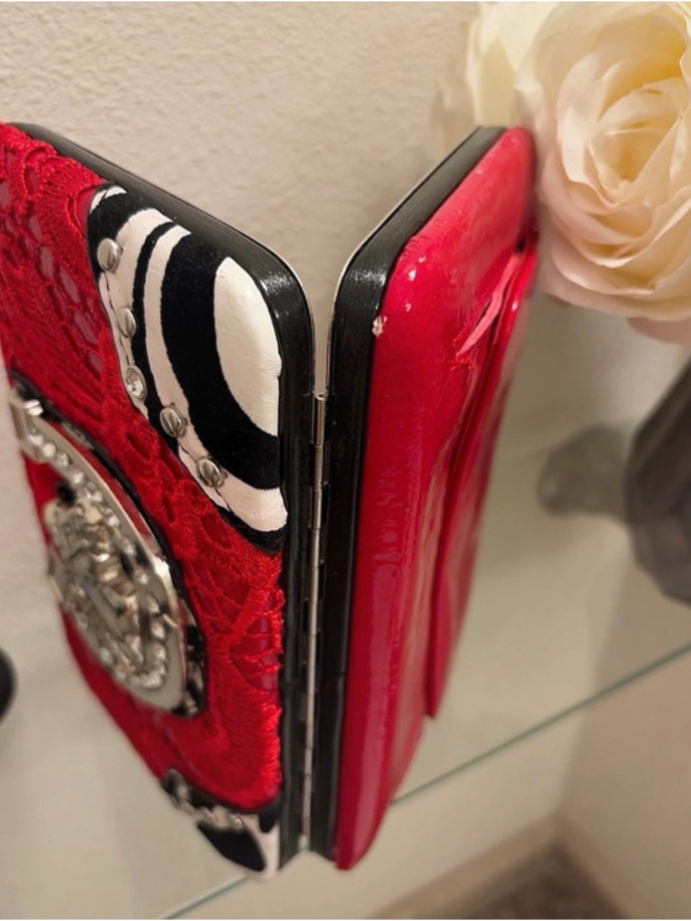 Red Horse & Horseshoe Embellished Women's Clutch Wallet - Picture 7 of 14